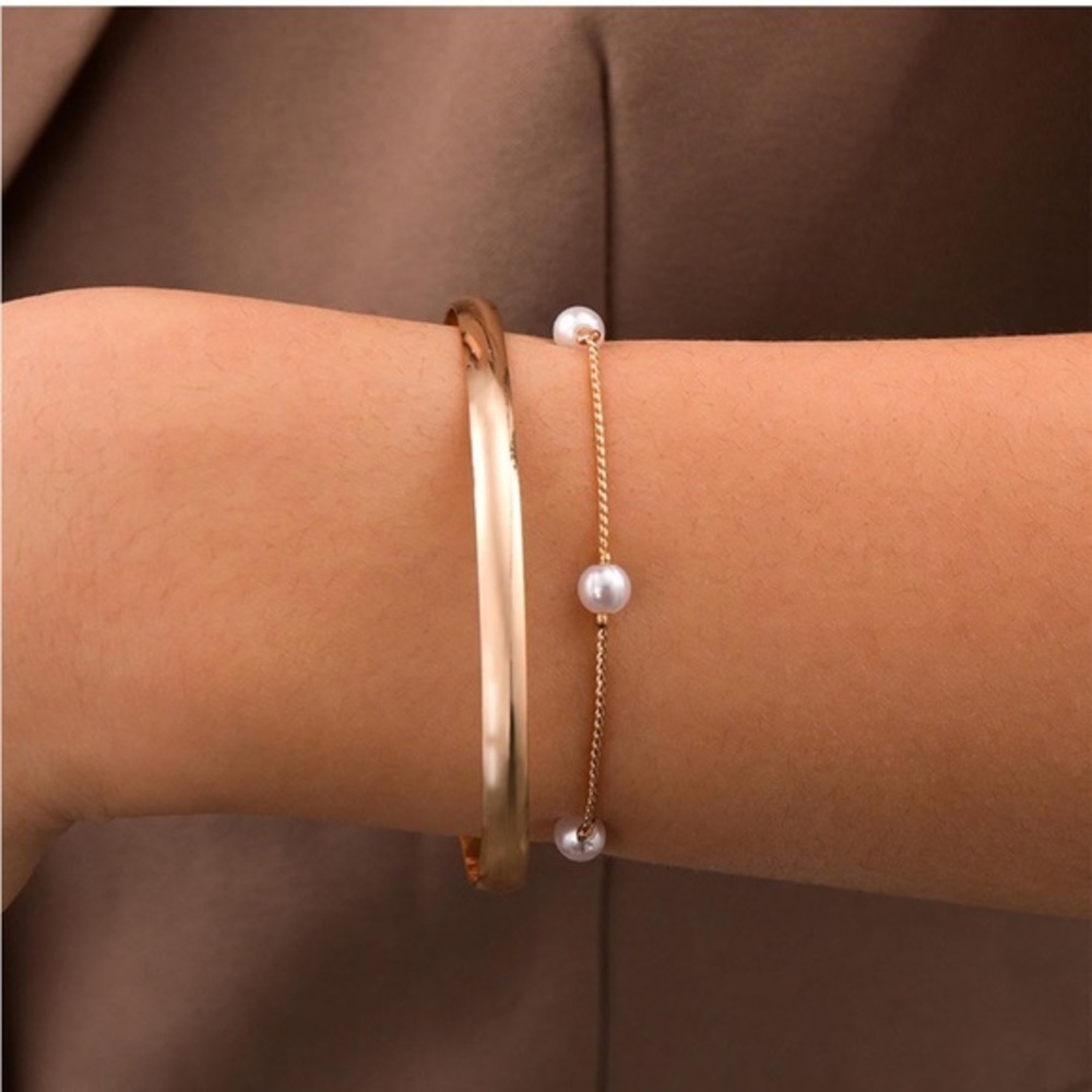 Layered pearl bracelets